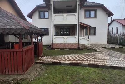 Casă cu Teren 500 Mp în Central - 2