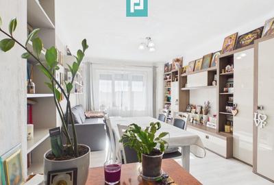 Apartament cu 4 camere decomandat în Valenta