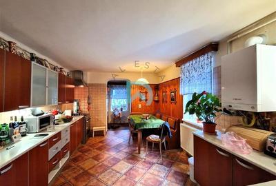 Casă individuală cu 6 camere cu Canalizare în Schei - 4