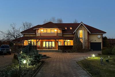 Casă individuală cu 7 camere în Hotarele