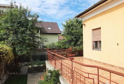 Casa centrala singur in curte - 7
