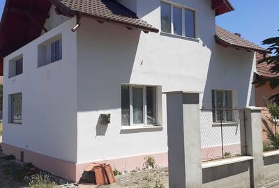 Casă cu 4 camere în Central - 2