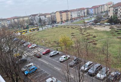 Proprietar , inchiriez apartament , renovat , 4 camere ,zona buna. - 12