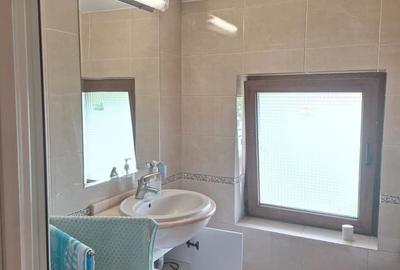 Casă cu 5 camere cu Teren 19900 Mp în Central - 1