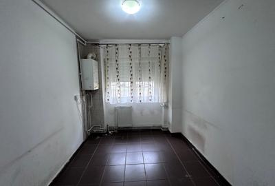 Apartament cu 3 camere decomandat în Progresul - 5