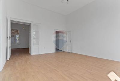 Apartament cu 3 camere semidecomandat în Central - 9