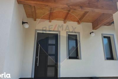 Casă cu 3 camere cu Teren 300 Mp în Central - 11