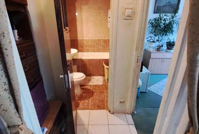 Vand apartament 3 camere,semidecomandat, 44mp,Militari-Apusului - 1