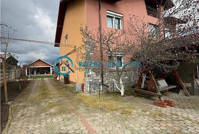 Casă individuală cu 8 camere cu Canalizare în Păulești - 1