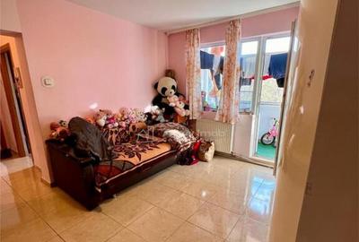 3 camere de - Tatarasi - etajul 3 - 2