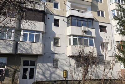 Apartament cu 3 camere semidecomandat în Central - 2