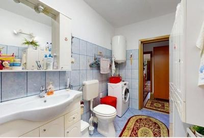 Casă cu 8 camere cu Canalizare în Voluntari - 6