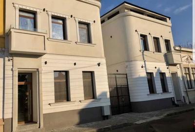 Casă cu 4 camere în Central - 1