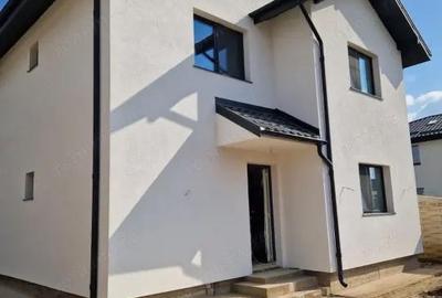 Casă cu Teren 400 Mp în Central - 2