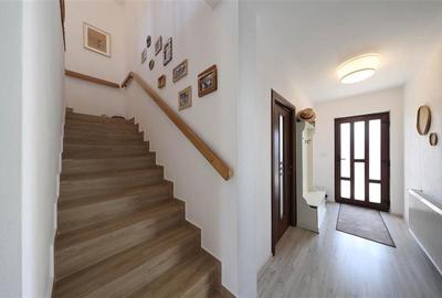 Vila cocheta, facilitati valoroase, strada asfaltata, intimitate: Tur LIVE! Vila cocheta, facilitati valoroase, strada asfaltata, intimitate: Tur LIVE! - 39