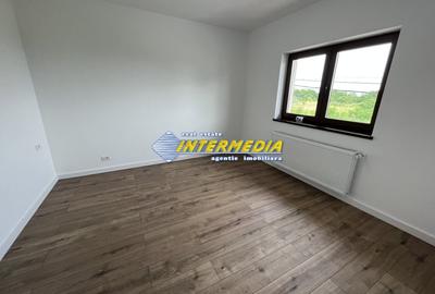 Casă individuală cu 4 camere cu Canalizare în Cetate - 17