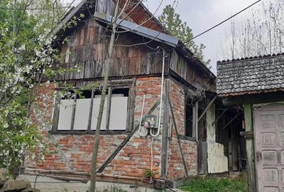 Vand casa cu teren 2238 metri patrati - 1