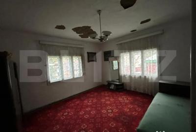 Casă cu 4 camere cu Teren 2000 Mp în Central - 1