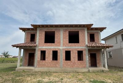 Casă individuală cu 8 camere în Dumbrăvița