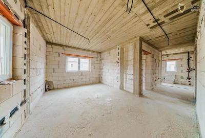 Casă cu 5 camere cu Teren 500 Mp în Horia