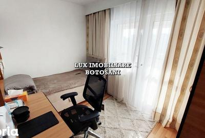 Apartament cu 4 camere decomandat în Central - 1