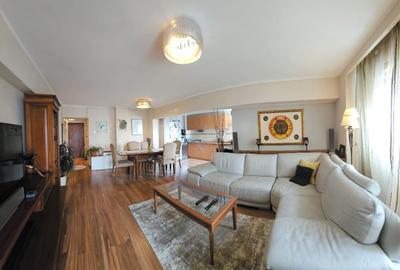 Apartament cu 3 camere semidecomandat, mobilat în Nerva Traian