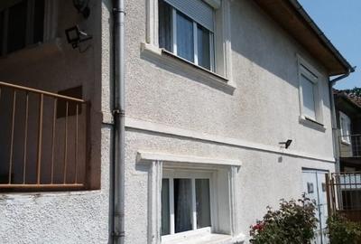 Casă bifamilială foarte bine întreținută, cu facilități bune - 3