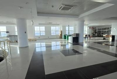 Spațiu comercial, de 3,500 mp, în Unirii - 15