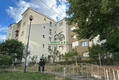 Apartament cu 3 camere decomandat în Petrișor - 1