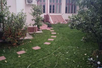 Casă cu 5 camere cu Teren 250 Mp în Central - 1