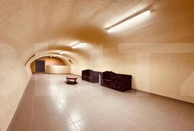 Casa spatioasa cu 5 dormitoare, doua bucatarii si teren de 1 - 15