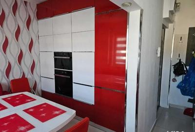 Apartament cu 3 camere semidecomandat în Nufărul