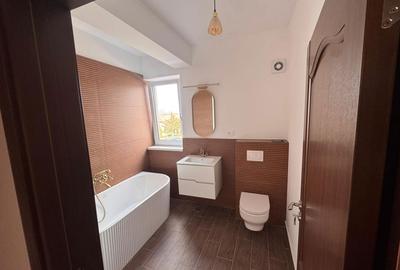 Casă cu 4 camere în Lumina