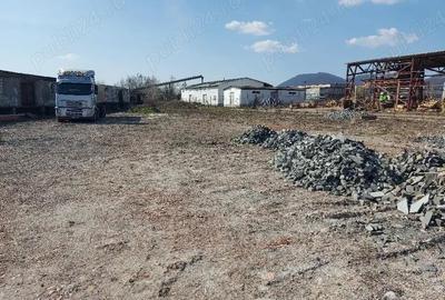 Teren de 1800 mp, în Cătălina