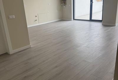 Spațiu comercial, de 50 mp, în Central - 3
