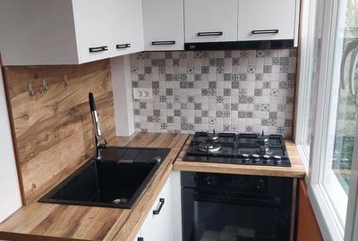 Apartament cu 3 camere decomandat în Dâmbovița - 2