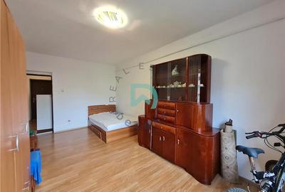 Garsonieră decomandată, mobilată în Răcădău - 7