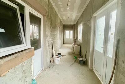 Casă cu Teren 1356 Mp în Jebel - 4