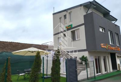 Casă cu 4 camere cu Teren 100 Mp în Zăvoi