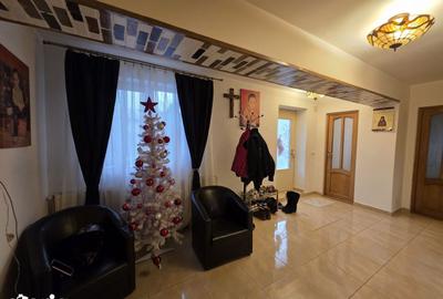 Casă cu 4 camere cu Teren 700 Mp în Central - 3