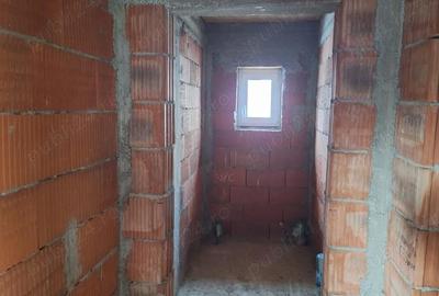 Casă cu 4 camere cu Teren 478 Mp în Central - 1