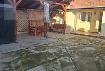 Casă cu 4 camere cu Teren 264 Mp în Central - 1
