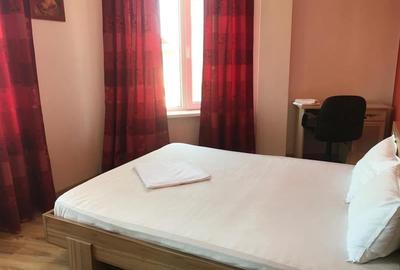 Apartament cu 3 camere semidecomandat, mobilat în Zorilor