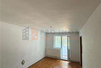 Apartament cu 3 camere semidecomandat în Micro 14 - 2