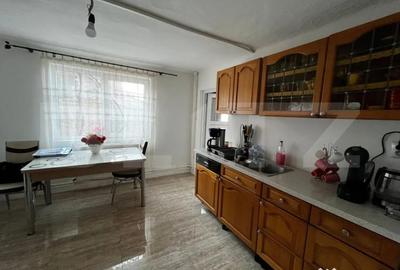 Casă cu 5 camere cu Teren 1350 Mp în Central - 11