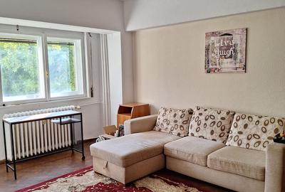 Apartament cu 3 camere semidecomandat, mobilat în P-ța Unirii - 1