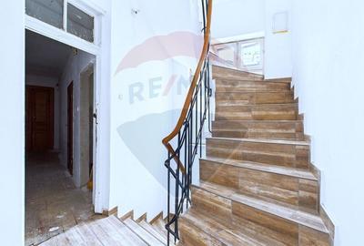 Casa 15 camere de vanzare zona Universitate + spatiu comercial parter - 25