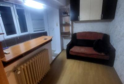 Garsonieră decomandată, mobilată în Trafic Greu - 8