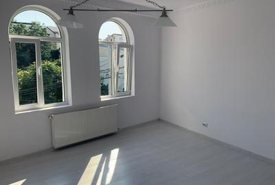 Spațiu comercial, de 335 mp, în P-ța Galați - 1