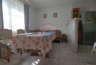 Casă individuală cu 6 camere cu Canalizare în Zvoriștea - 57